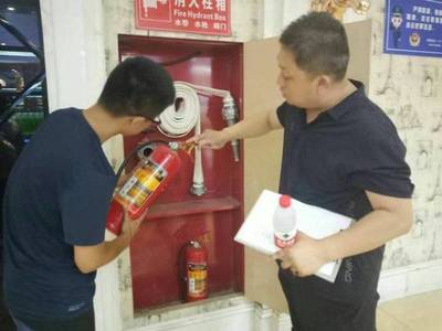 开展夜间巡查 共建消防安全